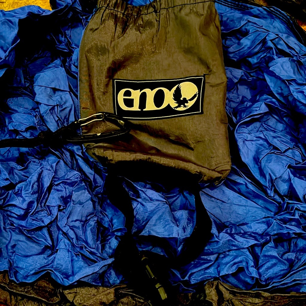 Blue and gray Eno with the carry-on bag including the straps